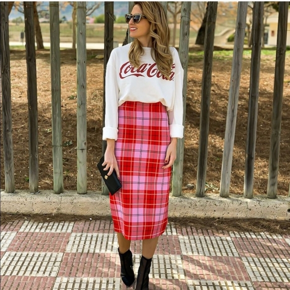 Zara Dresses & Skirts - Zara midi skirt 😍 💕